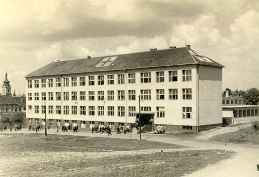Historická fotografie budovy Střední průmyslové školy v Písku